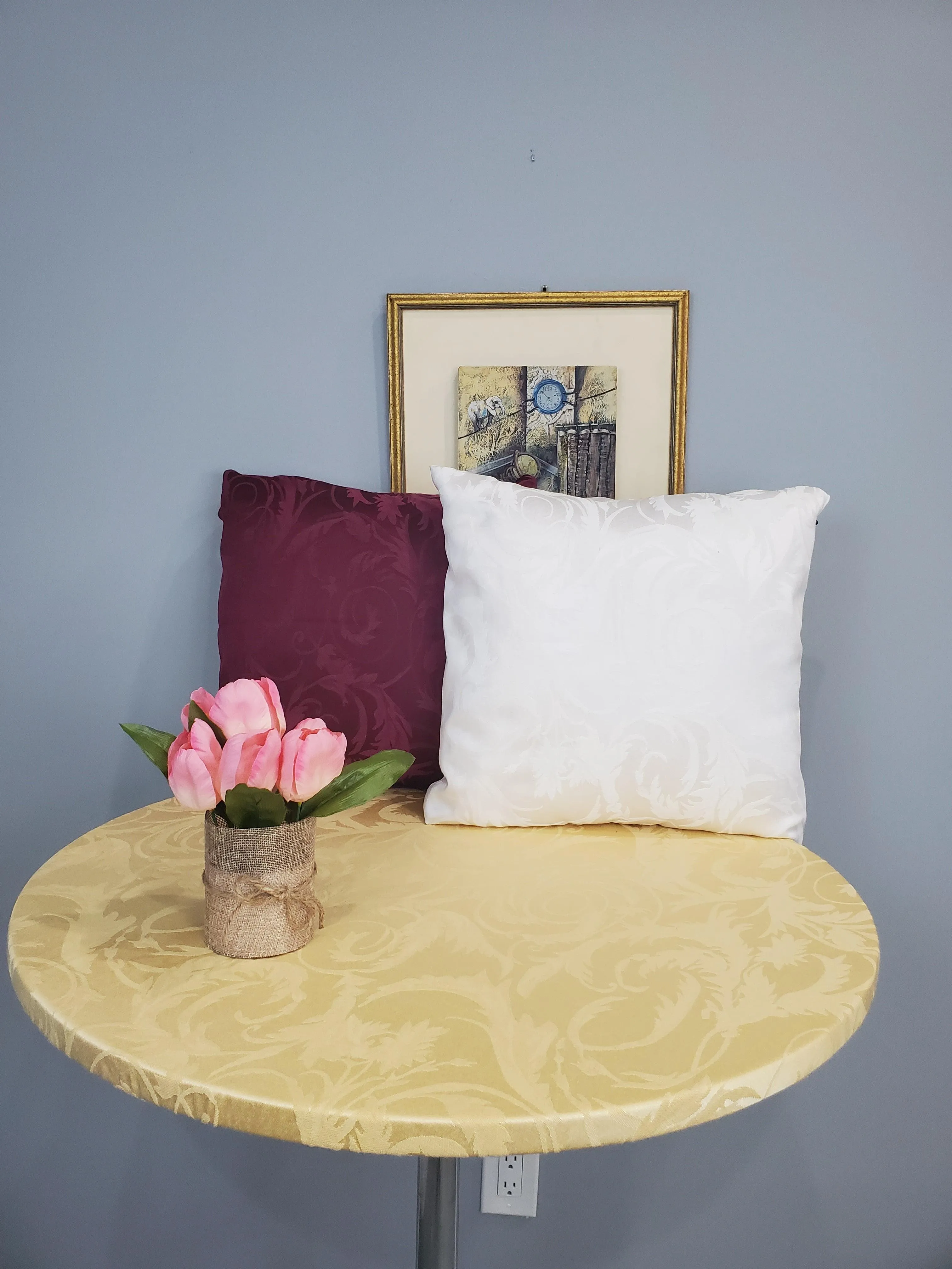 Round Melrose Damask Table Topper With Elastic