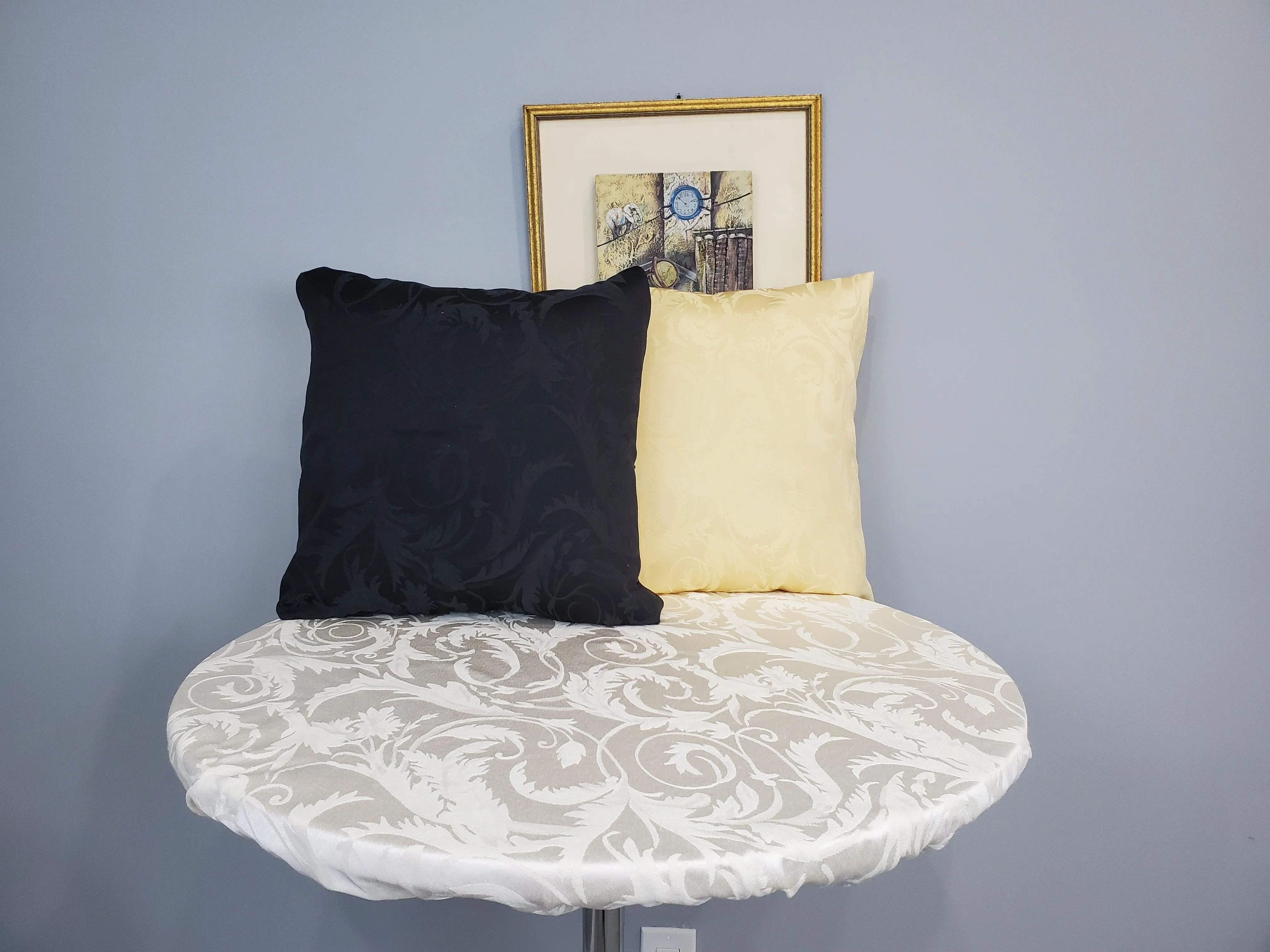 Round Melrose Damask Table Topper With Elastic