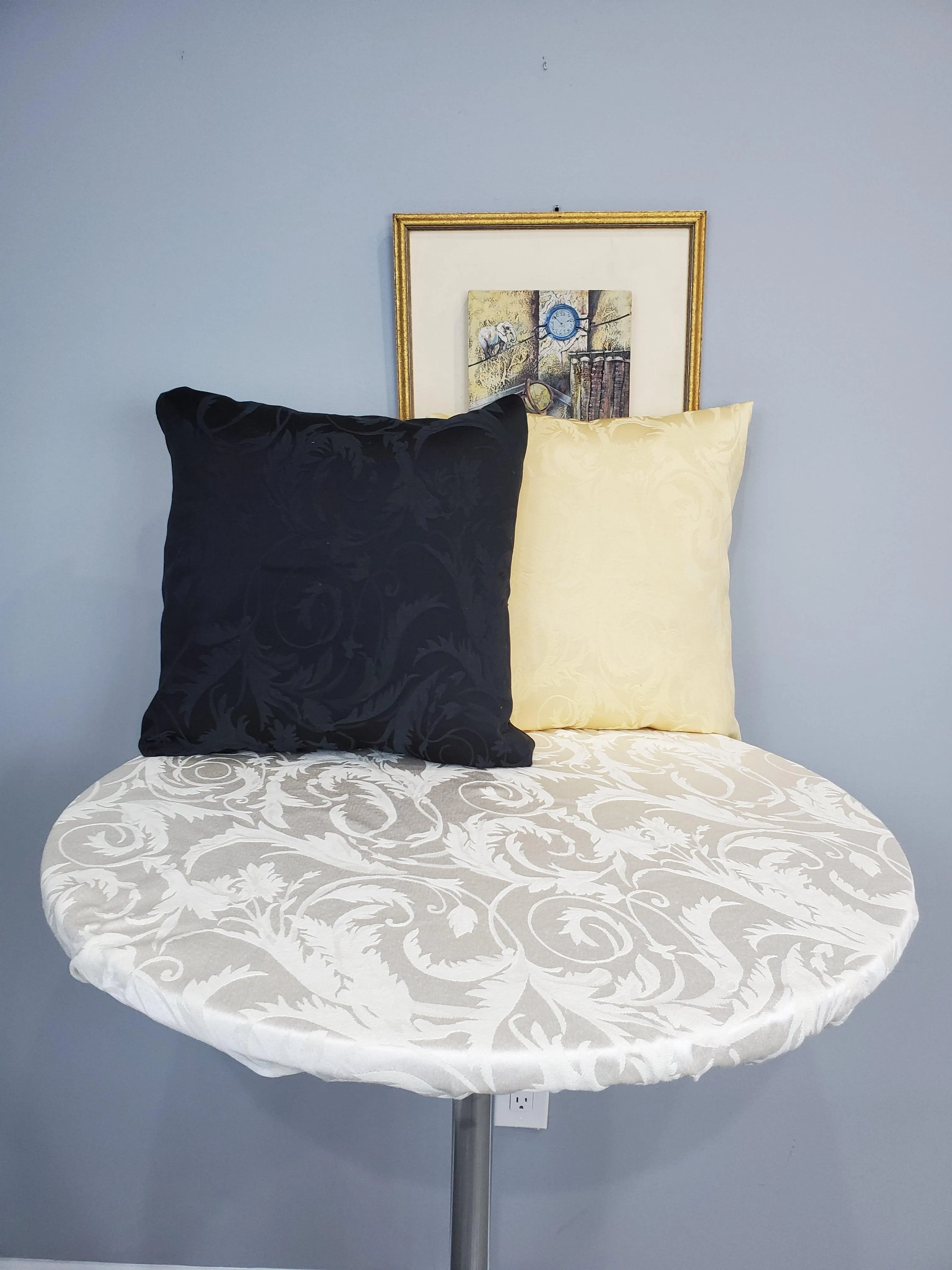 Round Melrose Damask Table Topper With Elastic