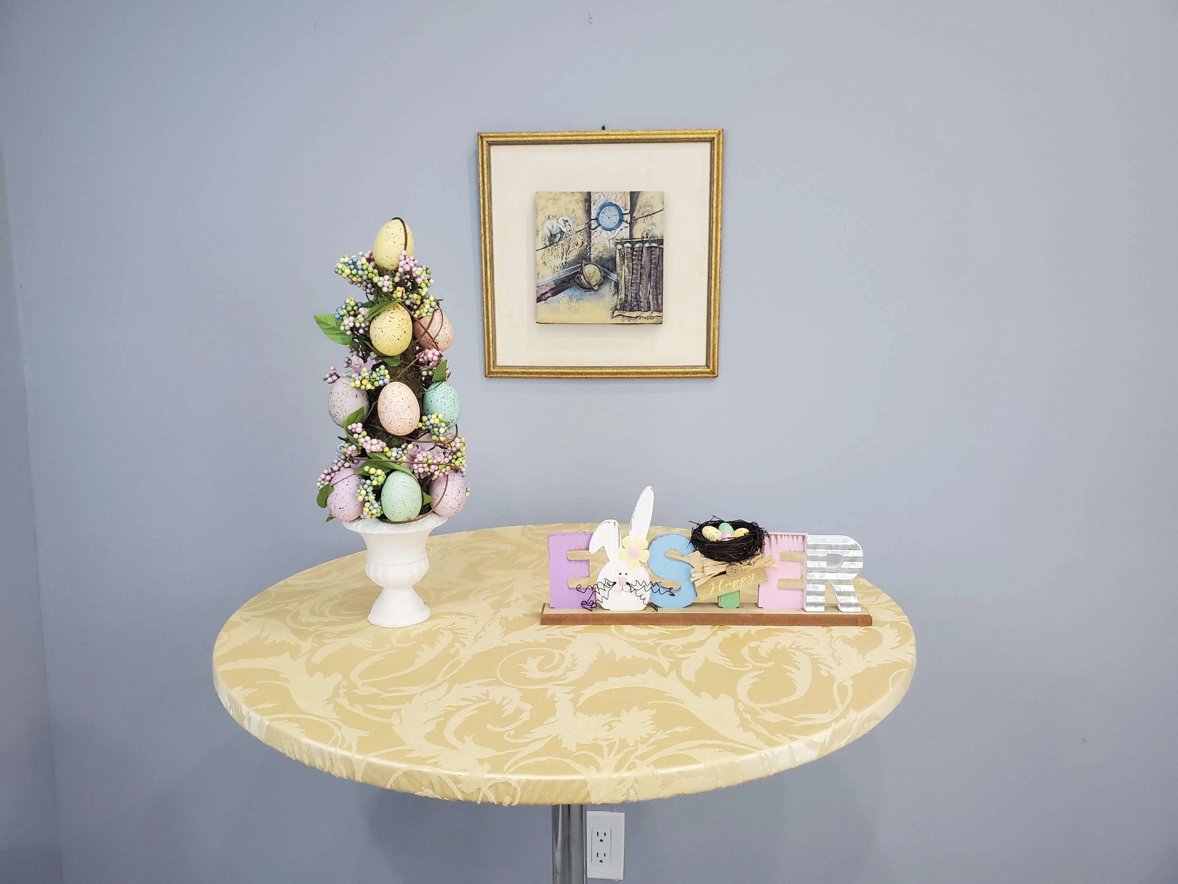 Round Melrose Damask Table Topper With Elastic