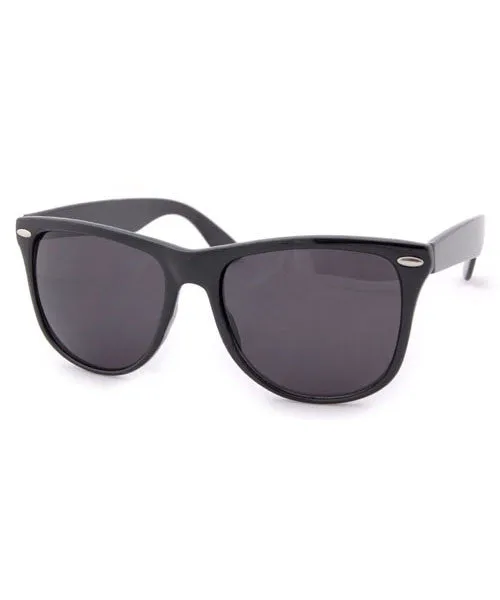 THE WAY Black Classic Sunglasses
