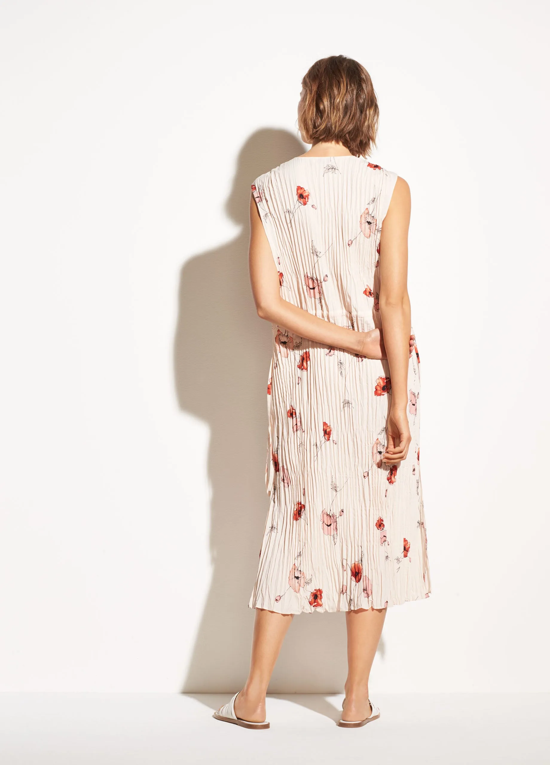 Tossed Poppy V-Neck Pleated Dress in Pale Blush